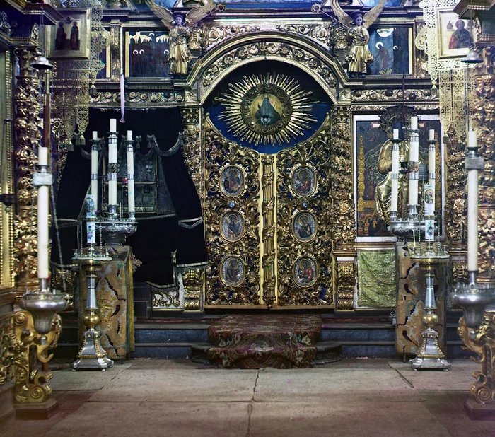 The Holy Doors of the Church of the Fyodorovskaya Mother of God, Yaroslavl, with lamps and candles, photographed by Sergei Prokudin-Gorsky, 1911